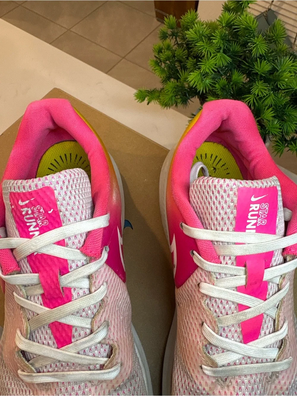Nike Star Running Pink Womens running shoes size 7Y